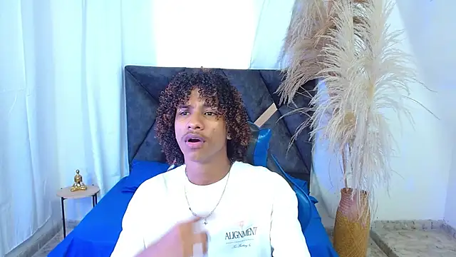 angelll18  online show from March 2, 2026, 9:10 pm