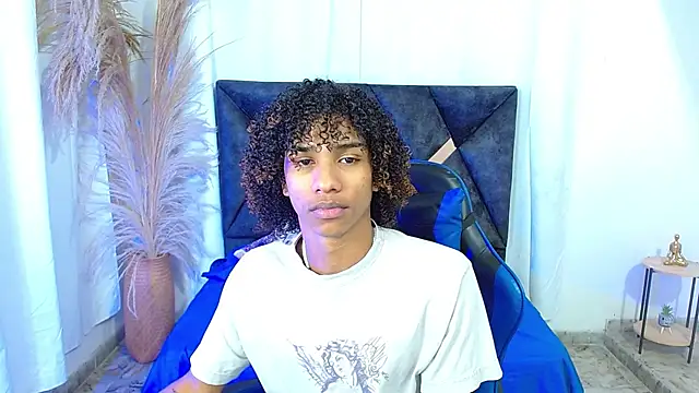 angelll18  online show from June 9, 2026, 8:31 pm