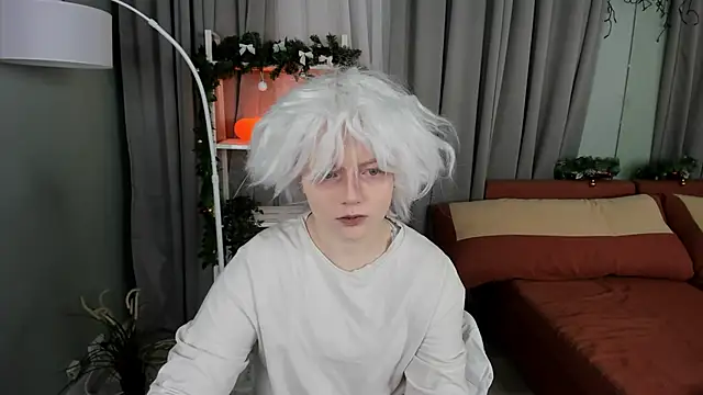 KellyKik online show from December 15, 2025, 8:24 pm