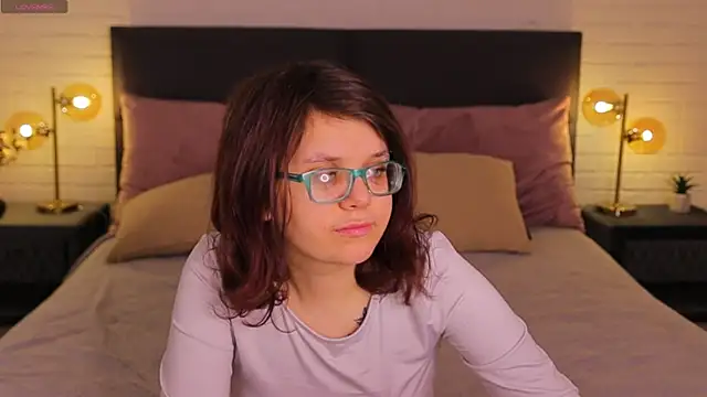 Ariell Mini online show from April 15, 2026, 5:47 am