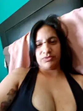 Snapshot of julietaloovee chatting on December 17, 2025, 7:31 pm julietaloovee online show from December 17, 2025, 7:31 pm