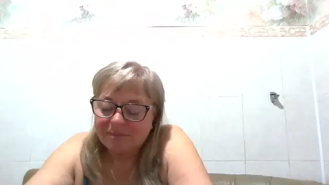 LinaLight88 online show from April 10, 2026, 7:40 pm