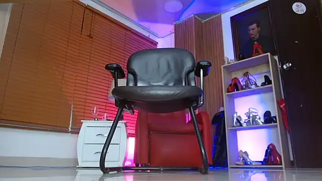 paola xm online show from March 27, 2026, 10:26 am