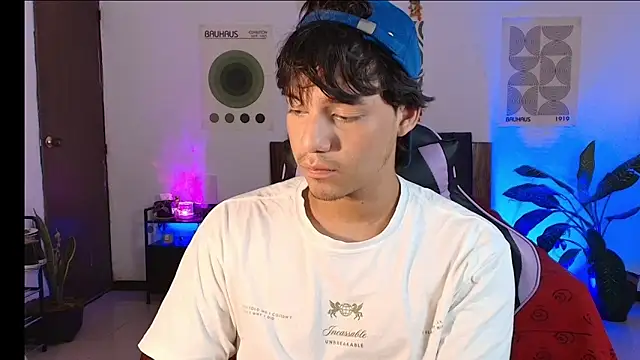 CrisotpherMoretti online show from January 8, 2026, 5:37 pm