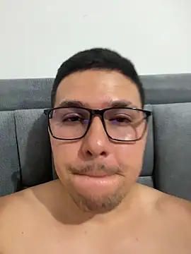 Snapshot of juanjr-1995- chatting on December 15, 2025, 3:33 am juanjr-1995- online show from December 15, 2025, 3:33 am