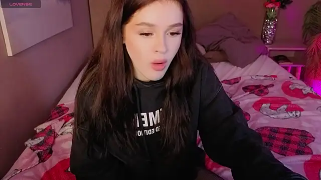 Snapshot of Holly__Bush chatting on February 27, 2026, 10:37 am Holly Bush online show from February 27, 2026, 10:37 am