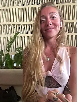 OpheliaRoxx online show from February 2, 2026, 4:00 am