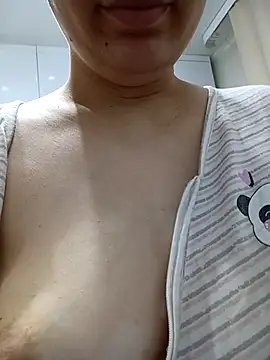 Snapshot of Emilyhomegirl1 chatting on February 5, 2026, 12:32 pm Emilyhomegirl1 online show from February 5, 2026, 12:32 pm