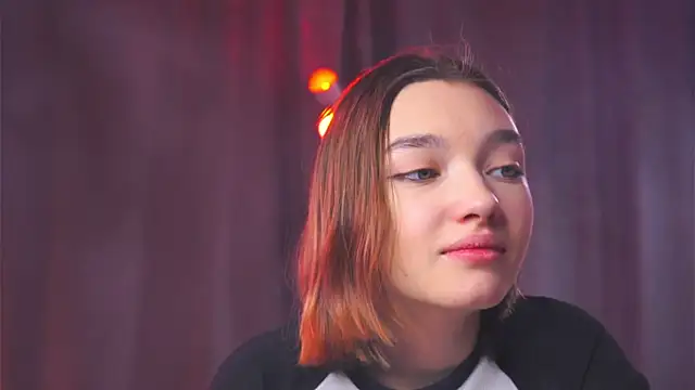 Leyla crsh online show from March 11, 2026, 4:07 am