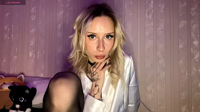 BrittanieKerkhoff online show from December 18, 2025, 1:28 pm