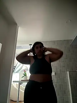 sophie-honey online show from December 17, 2025, 2:01 pm