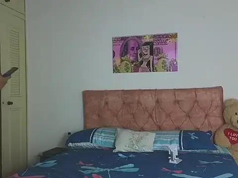 Snapshot of Valery__lovex chatting on January 18, 2026, 10:35 pm Valery lovex online show from January 18, 2026, 10:35 pm