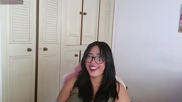 Snapshot of Valery__lovex chatting on February 14, 2026, 5:53 pm Valery lovex online show from February 14, 2026, 5:53 pm