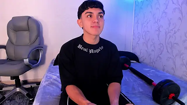  TaylorBlack online show from December 21, 2025, 11:39 am