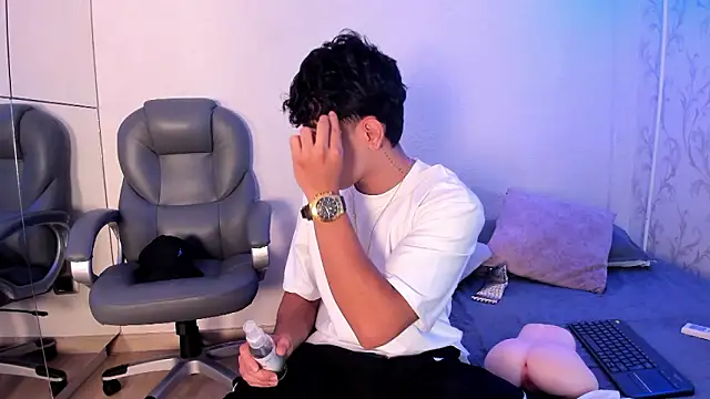  TaylorBlack online show from February 21, 2026, 11:44 am