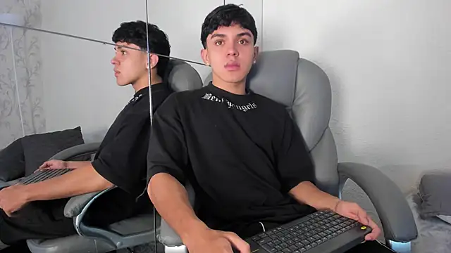  TaylorBlack online show from April 10, 2026, 11:37 am