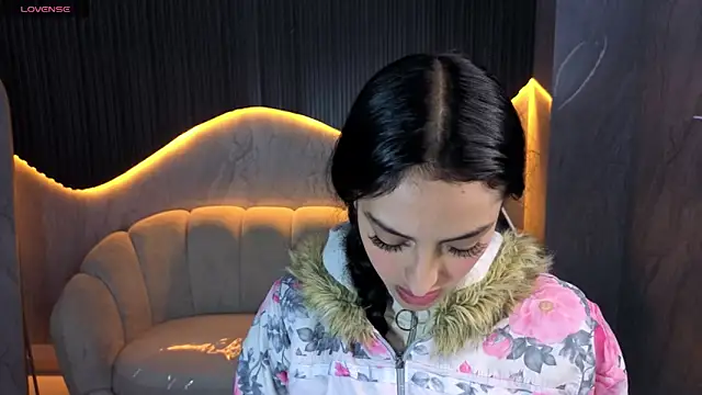 Tifany Tx online show from April 15, 2026, 7:43 pm