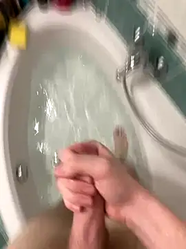 EzioAuditorefirenze online show from December 15, 2025, 8:24 pm