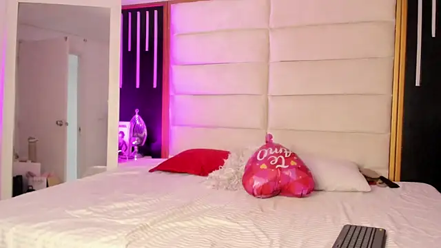 JuliMonroe19 online show from March 3, 2026, 12:55 pm