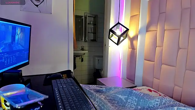 TaylerMiles online show from January 15, 2026, 3:27 pm