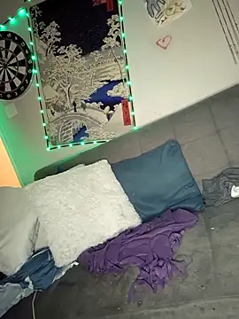 damslebambou1 online show from April 8, 2026, 11:05 pm