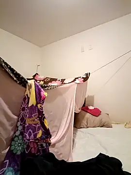 LUNARB23 online show from December 18, 2025, 3:12 am