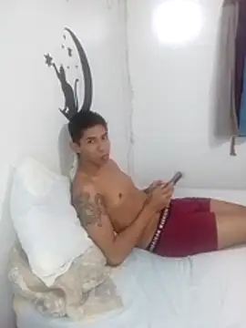 Snapshot of LolaAndBugs_ chatting on January 16, 2026, 8:13 pm LolaAndBugs online show from January 16, 2026, 8:13 pm