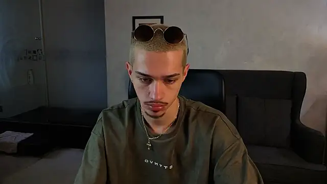 KaydenDrew online show from April 1, 2026, 4:57 am