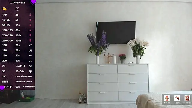 Snapshot of Roxi_Joy chatting on June 2, 2026, 8:49 am Roxi Joy online show from June 2, 2026, 8:49 am