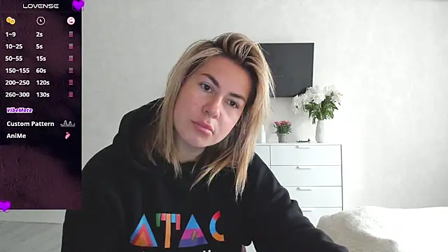 Snapshot of Roxi_Joy chatting on June 4, 2026, 7:47 am Roxi Joy online show from June 4, 2026, 7:47 am