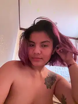 Aljycatx online show from May 17, 2026, 3:59 am