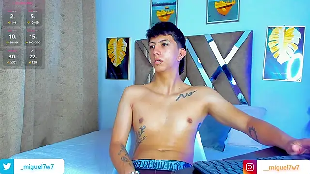 DaniiFoxx online show from December 17, 2025, 12:22 pm