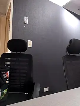 Venuz Rivers  online show from December 17, 2025, 1:17 pm