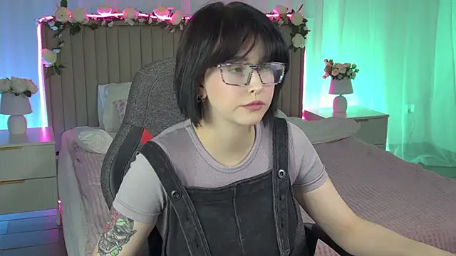 ElenaSomerhalder online show from January 13, 2026, 9:47 am