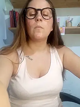 SofiEsteves online show from February 17, 2026, 5:41 pm