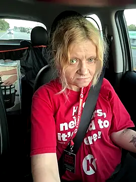 Snapshot of lindzybella chatting on September 28, 2025, 11:48 am lindzybella online show from September 28, 2025, 11:48 am