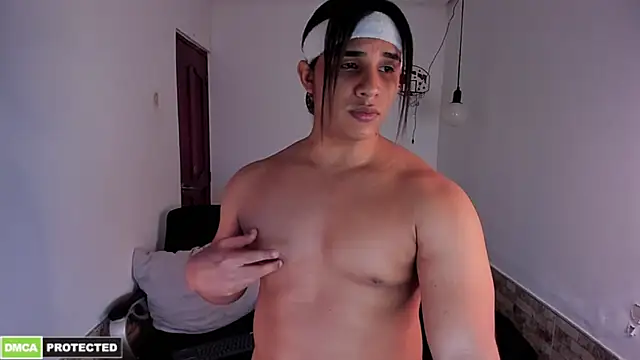 Snapshot of latinboyfit chatting on February 24, 2026, 4:43 am latinboyfit online show from February 24, 2026, 4:43 am
