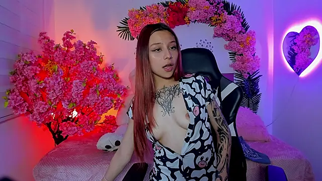 Snapshot of Nickie_reed_ chatting on May 27, 2026, 9:45 pm Nickie reed online show from May 27, 2026, 9:45 pm
