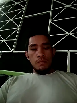 Snapshot of Gloryholeroom chatting on February 2, 2026, 9:13 pm Gloryholeroom online show from February 2, 2026, 9:13 pm