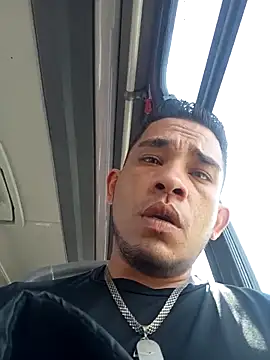 Snapshot of Gloryholeroom chatting on March 19, 2026, 7:18 pm Gloryholeroom online show from March 19, 2026, 7:18 pm