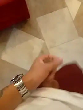 Snapshot of Gloryholeroom chatting on April 4, 2026, 8:28 pm Gloryholeroom online show from April 4, 2026, 8:28 pm