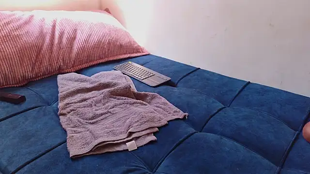lilybloom69 online show from June 12, 2026, 7:02 pm