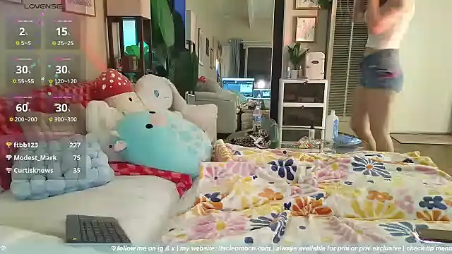 Snapshot of itscleomoon chatting on January 7, 2026, 1:41 am itscleomoon online show from January 7, 2026, 1:41 am