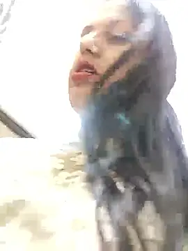 Hotmylips online show from April 12, 2026, 5:40 pm