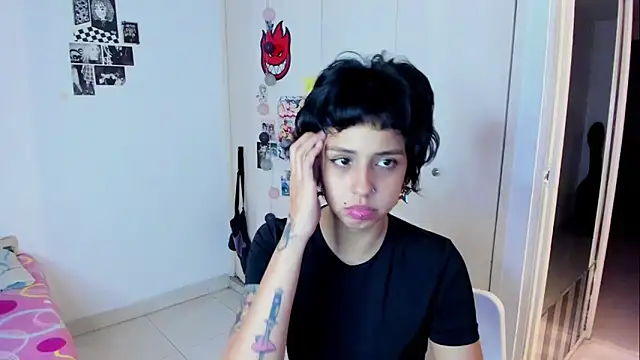 harakitty  online show from March 13, 2026, 1:34 am