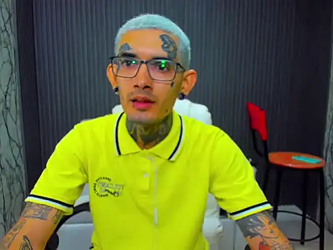 Snapshot of Boy_tatto77 chatting on December 17, 2025, 8:26 pm Boy tatto77 online show from December 17, 2025, 8:26 pm