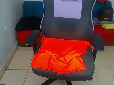 Snapshot of Boy_tatto77 chatting on January 6, 2026, 5:27 pm Boy tatto77 online show from January 6, 2026, 5:27 pm