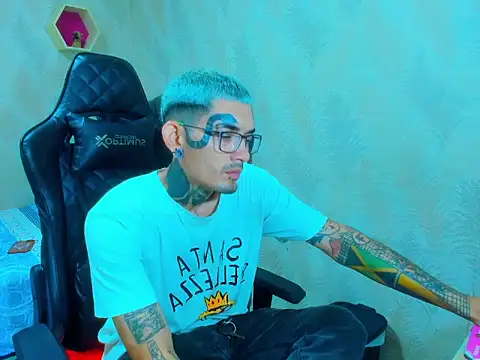 Snapshot of Boy_tatto77 chatting on January 12, 2026, 5:29 pm Boy tatto77 online show from January 12, 2026, 5:29 pm