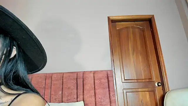 GahiaBelucci online show from March 30, 2026, 11:44 am