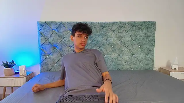 maxfrost 1 online show from December 22, 2025, 7:11 pm